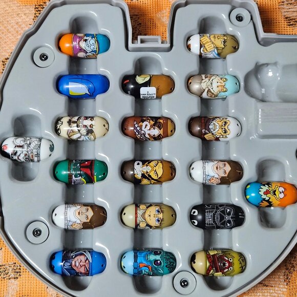 Star Wars Mighty Beanz Millennium Falcon Collector Storatge Case with 30 Figures - Picture 8 of 8